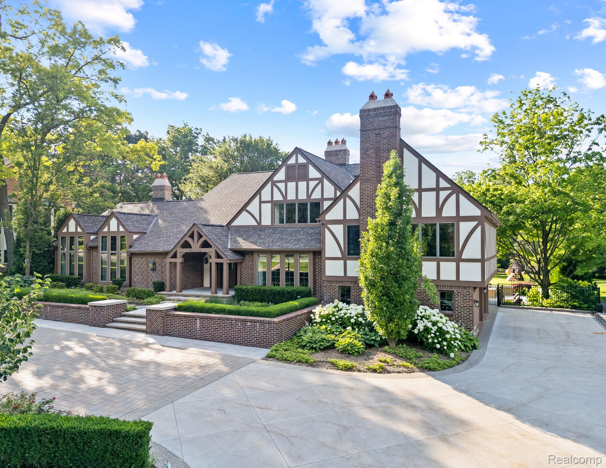 260 Woodwind Drive