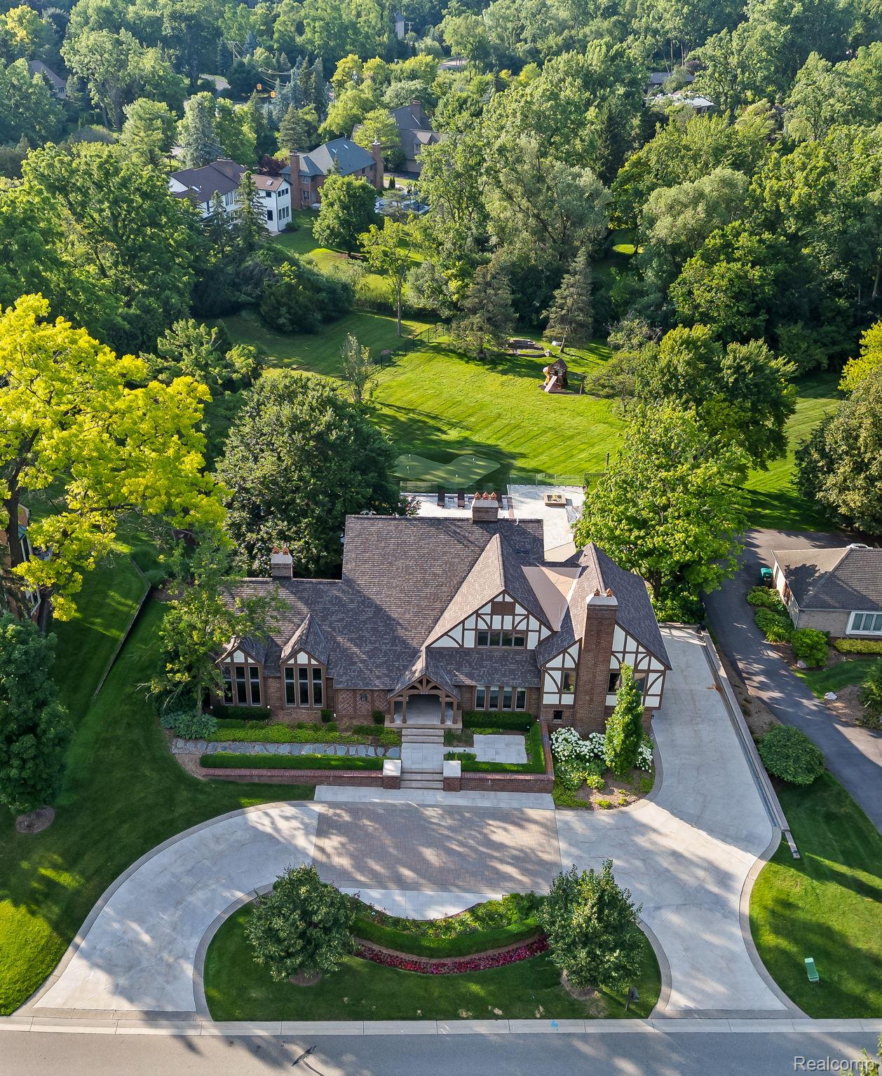 260 Woodwind Drive