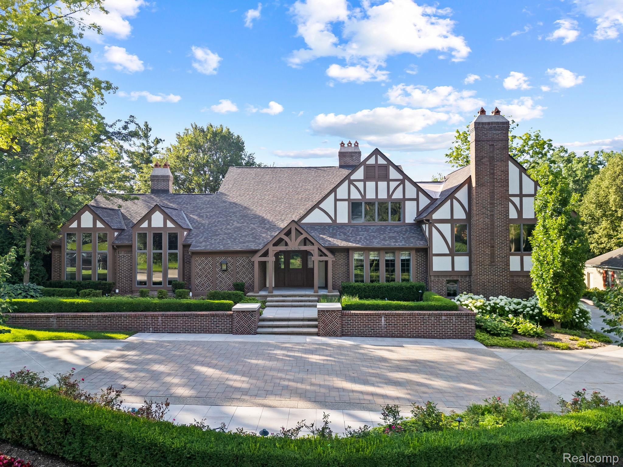 260 Woodwind Drive