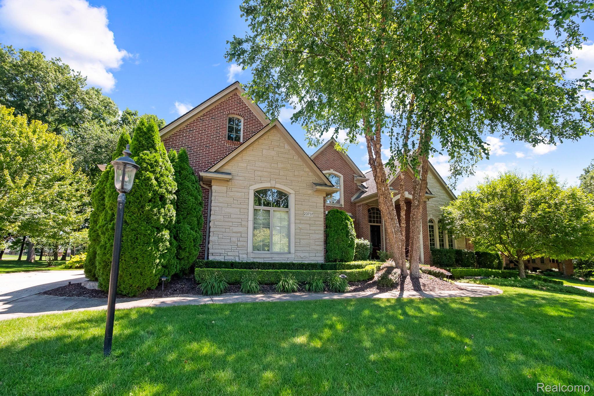 23737 Point O Woods Court