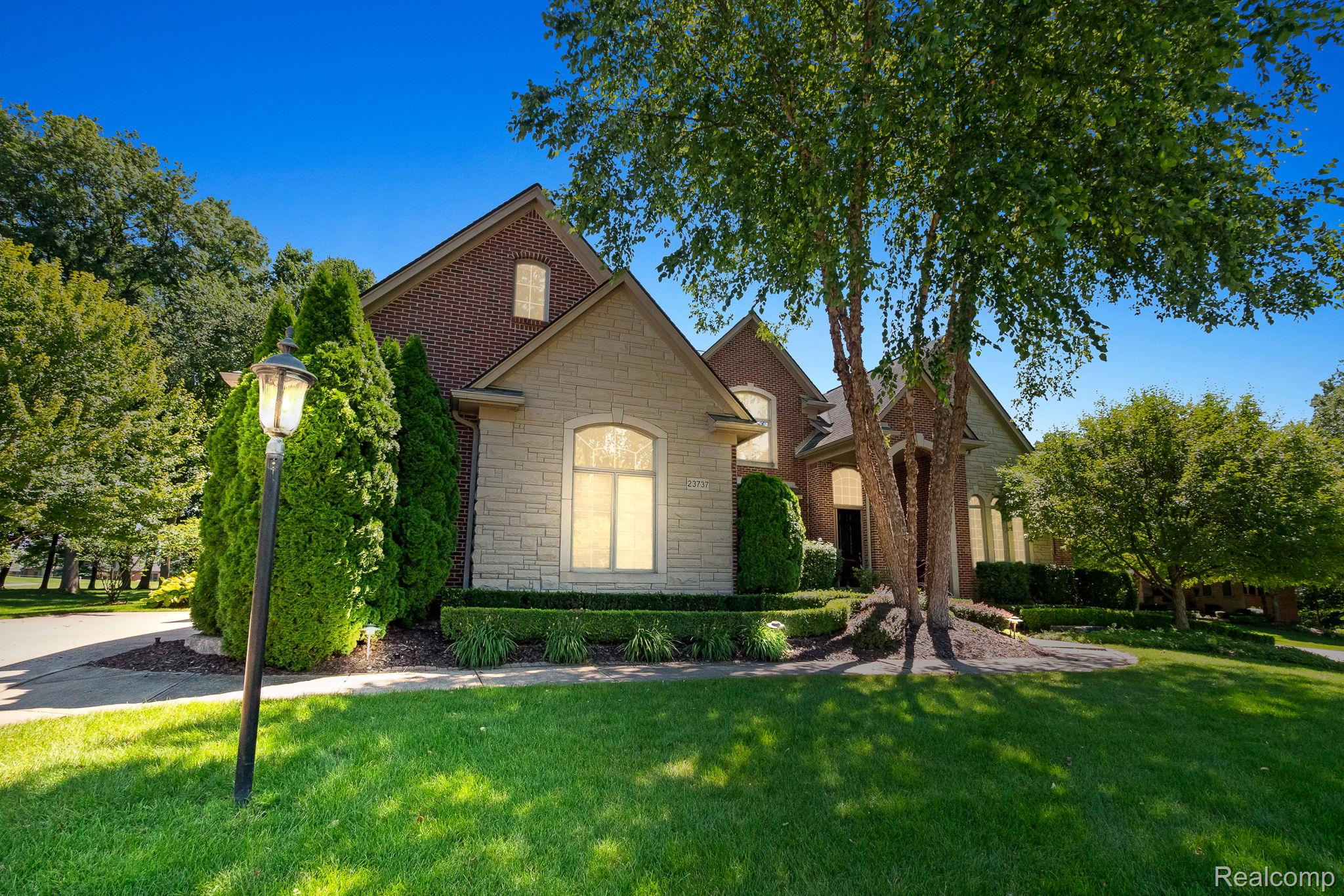 23737 Point O Woods Court