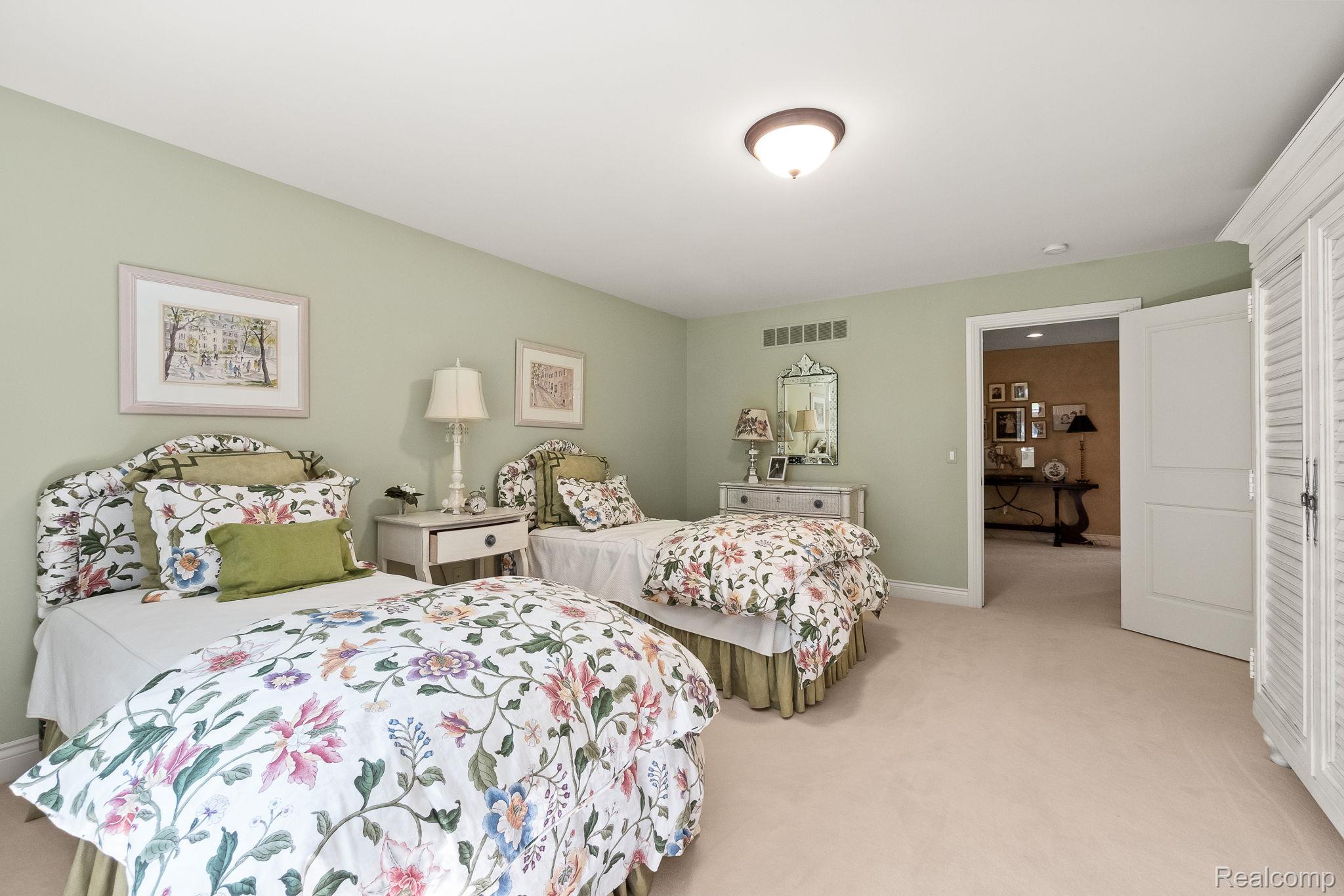 23737 Point O Woods Court