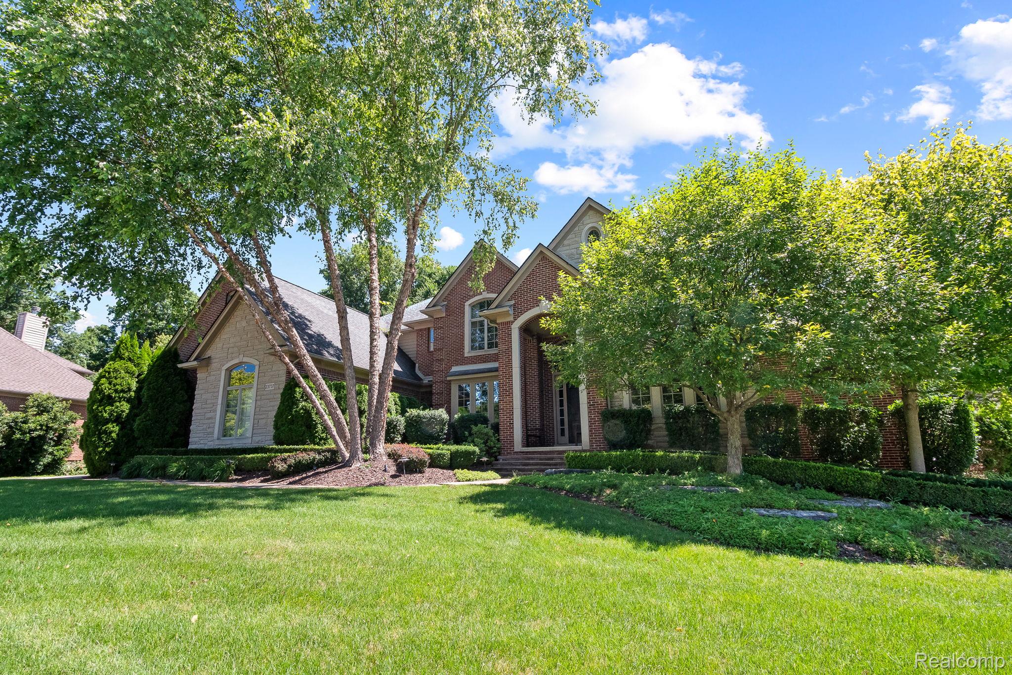 23737 Point O Woods Court