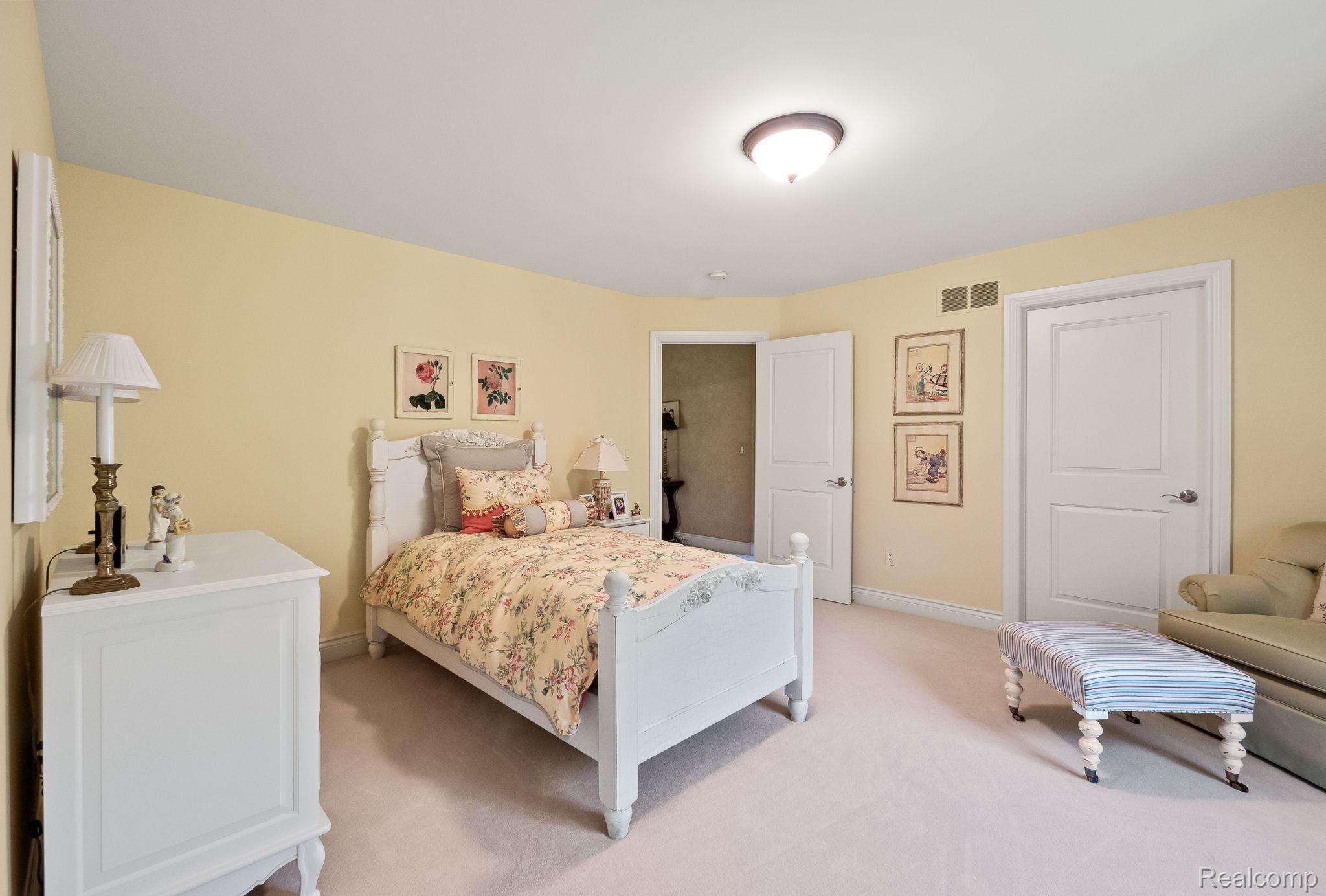 23737 Point O Woods Court
