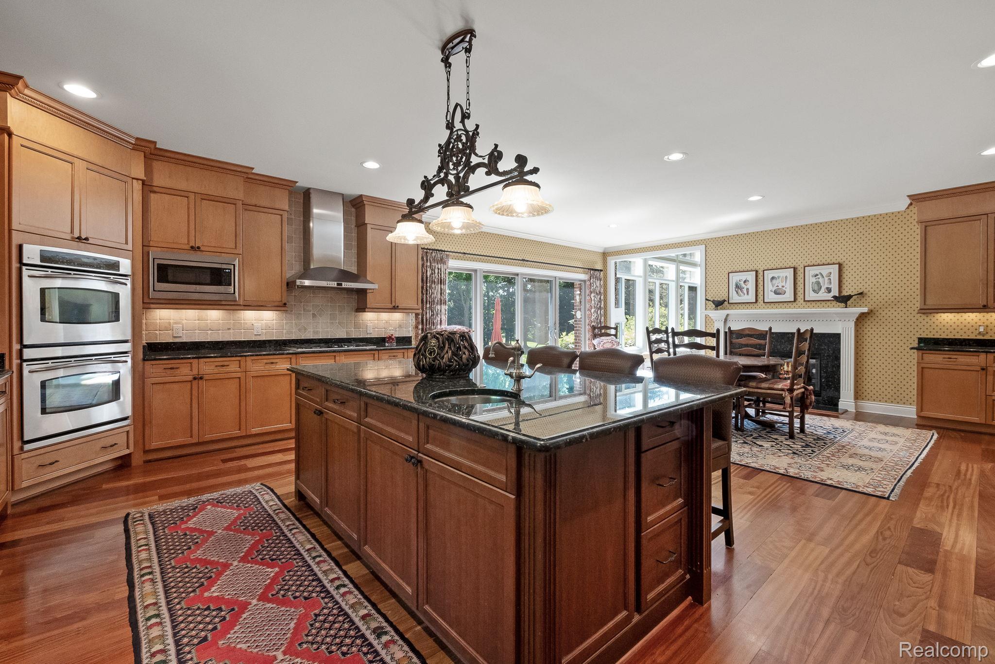 23737 Point O Woods Court
