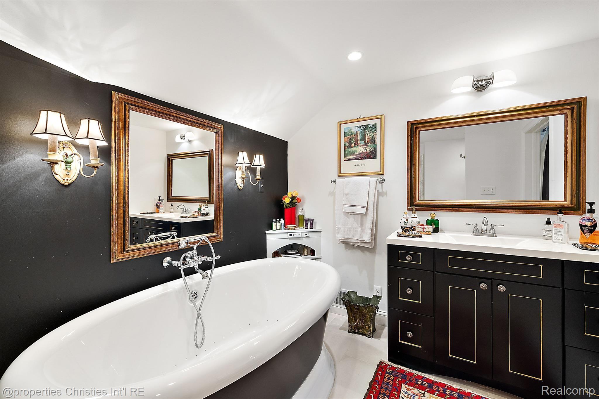 275 BARDEN Road