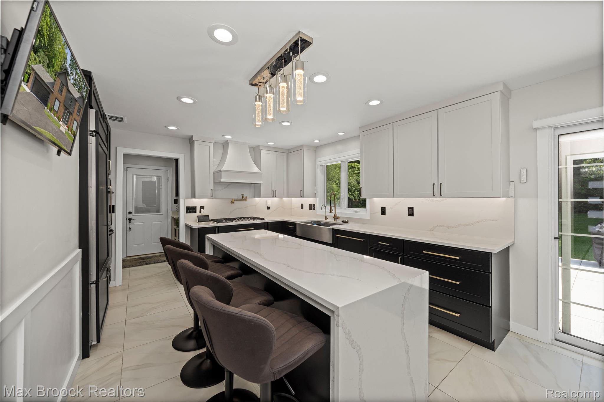 5534 Apple Ridge Trail