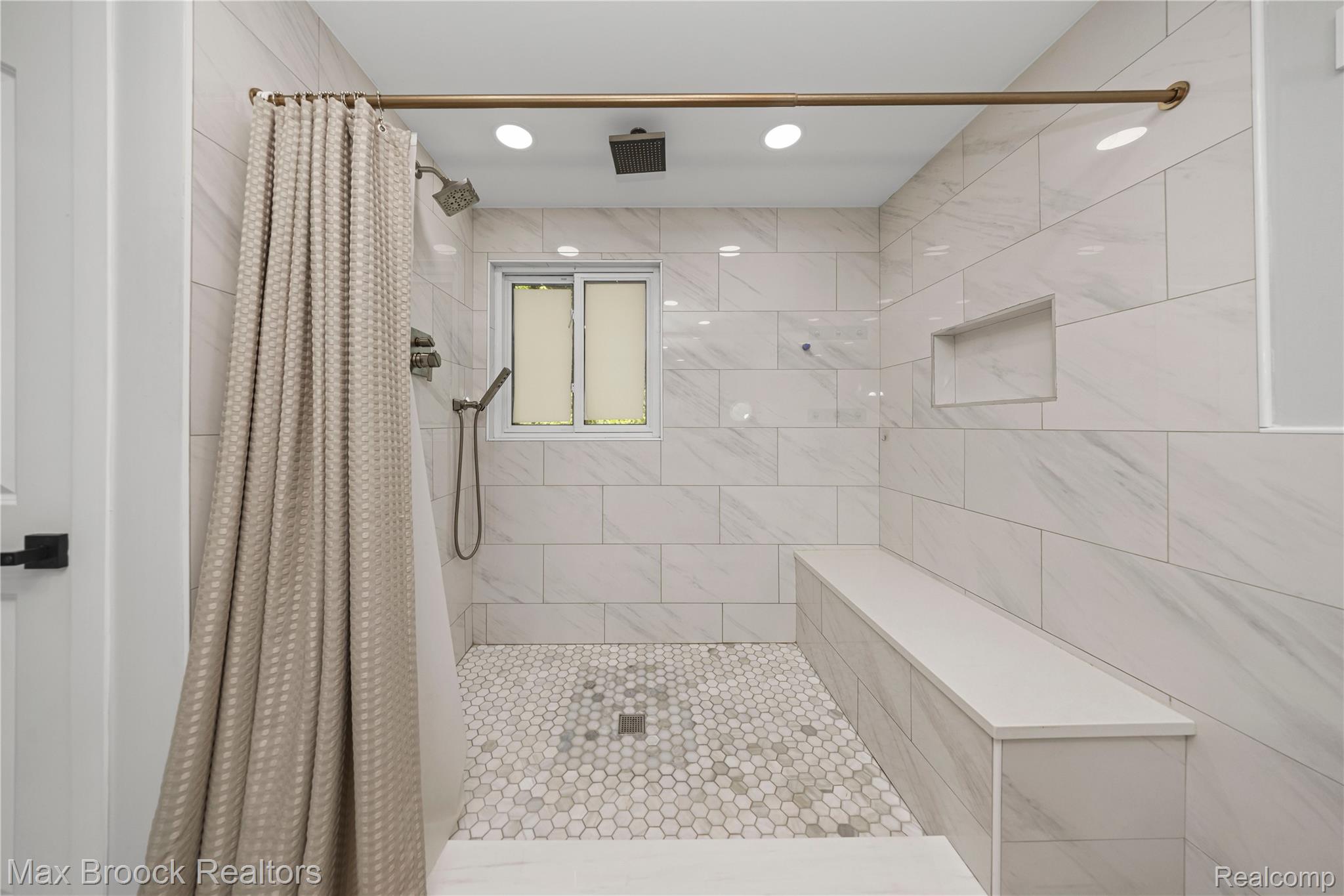 5534 Apple Ridge Trail