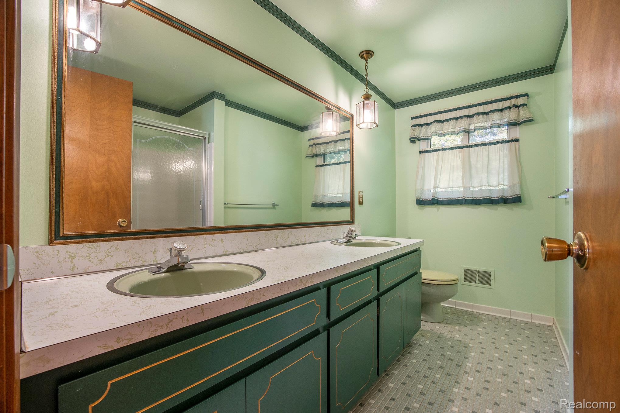 6603 Guildford Drive