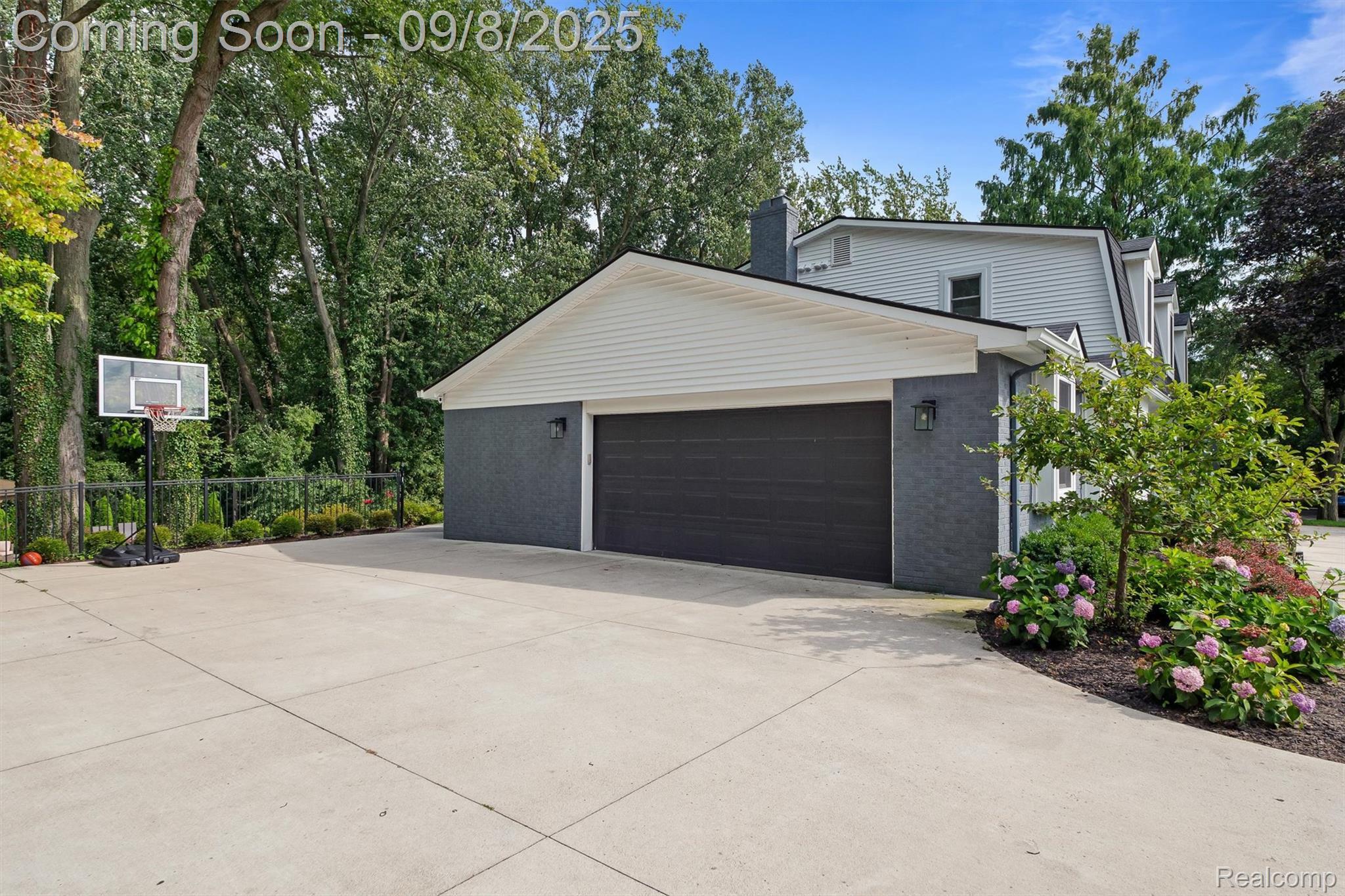 4605 Sunningdale Drive