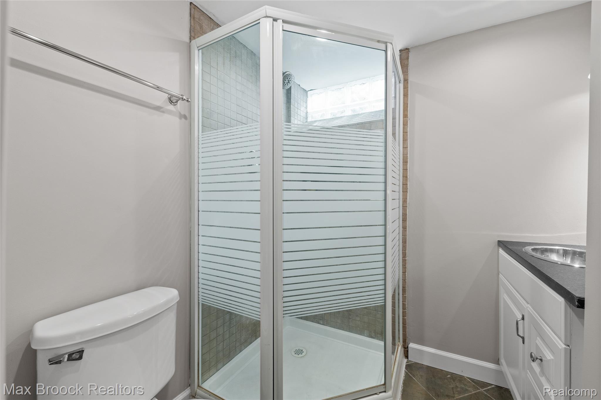 1563 CHELTENHAM Road