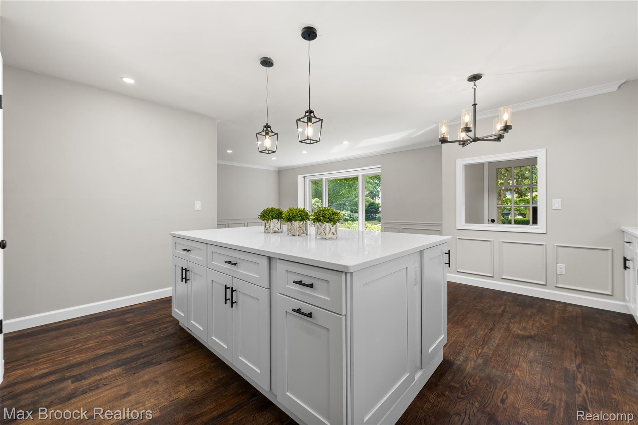 1563 CHELTENHAM Road