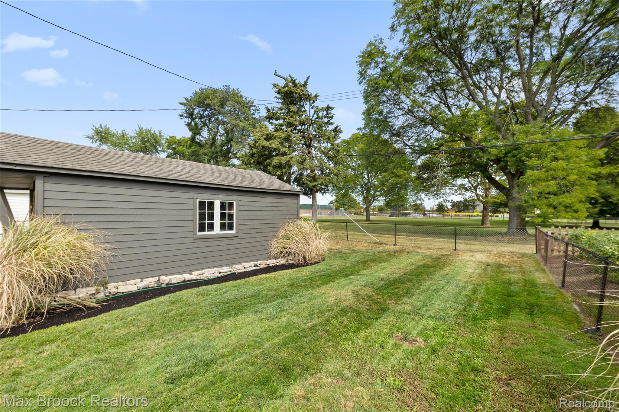 1563 CHELTENHAM Road