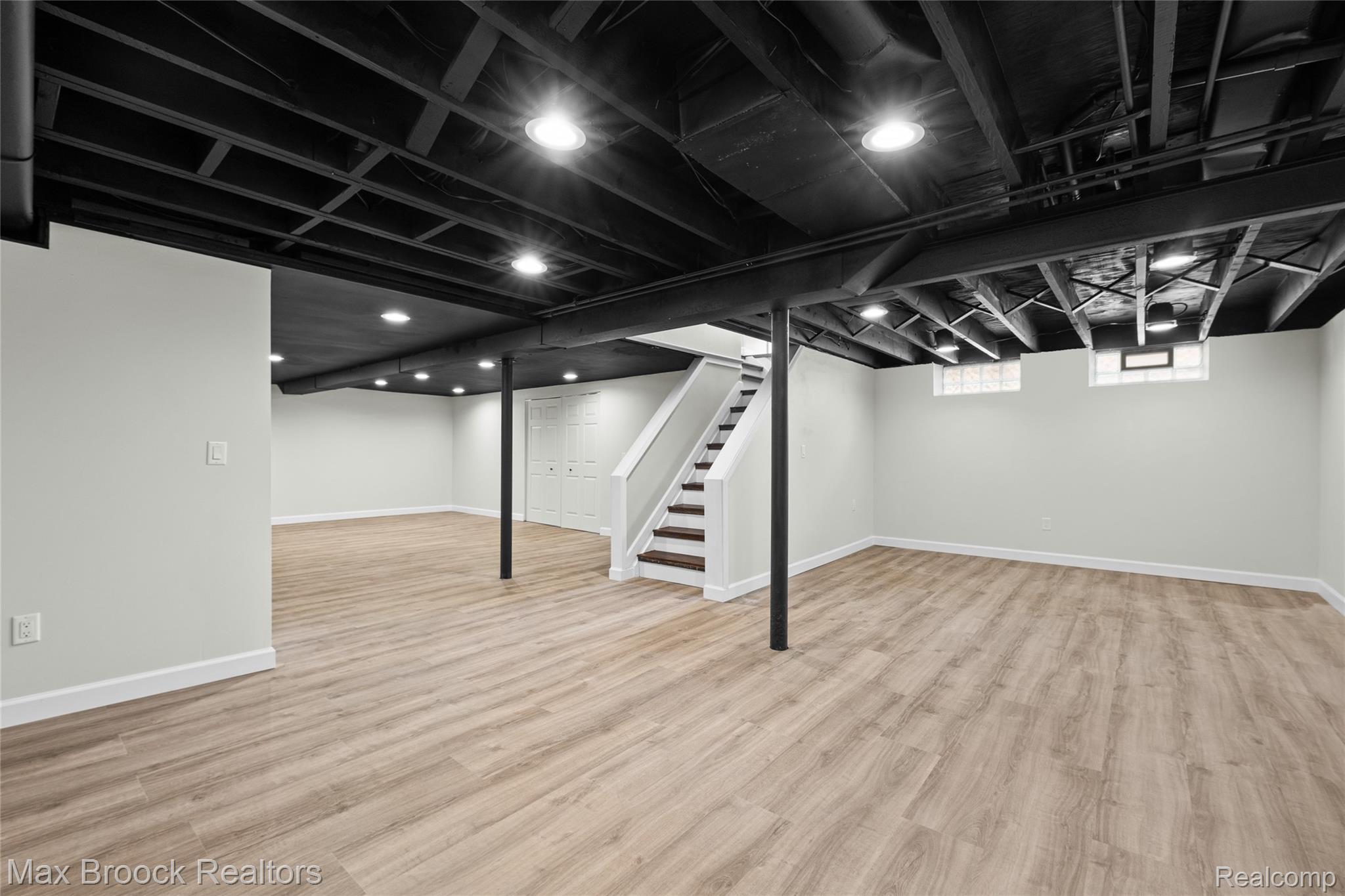 1563 CHELTENHAM Road