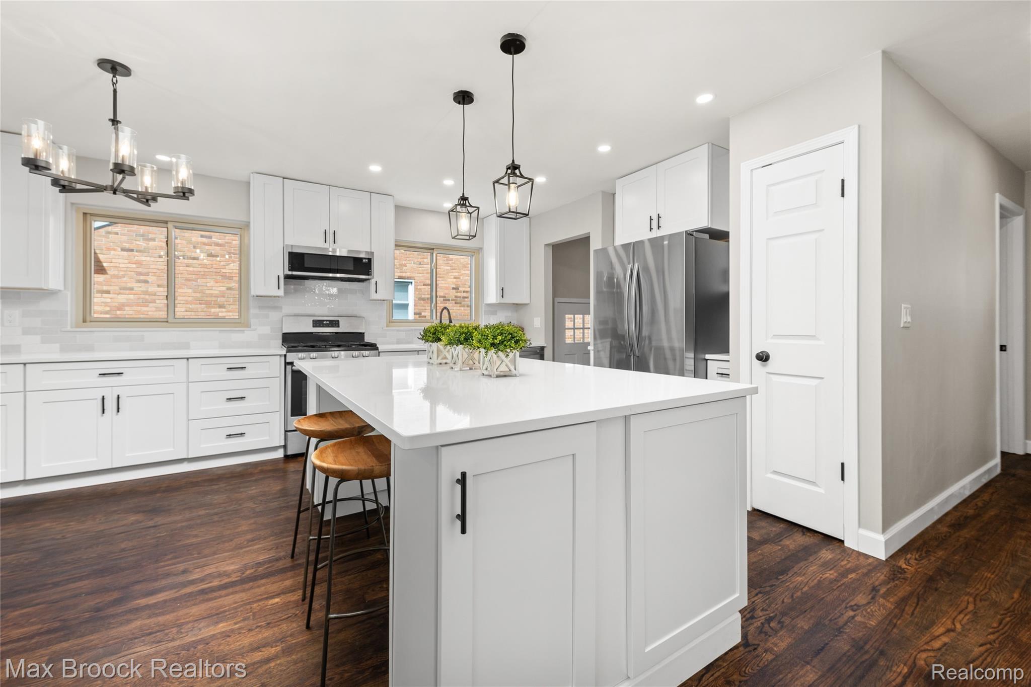 1563 CHELTENHAM Road