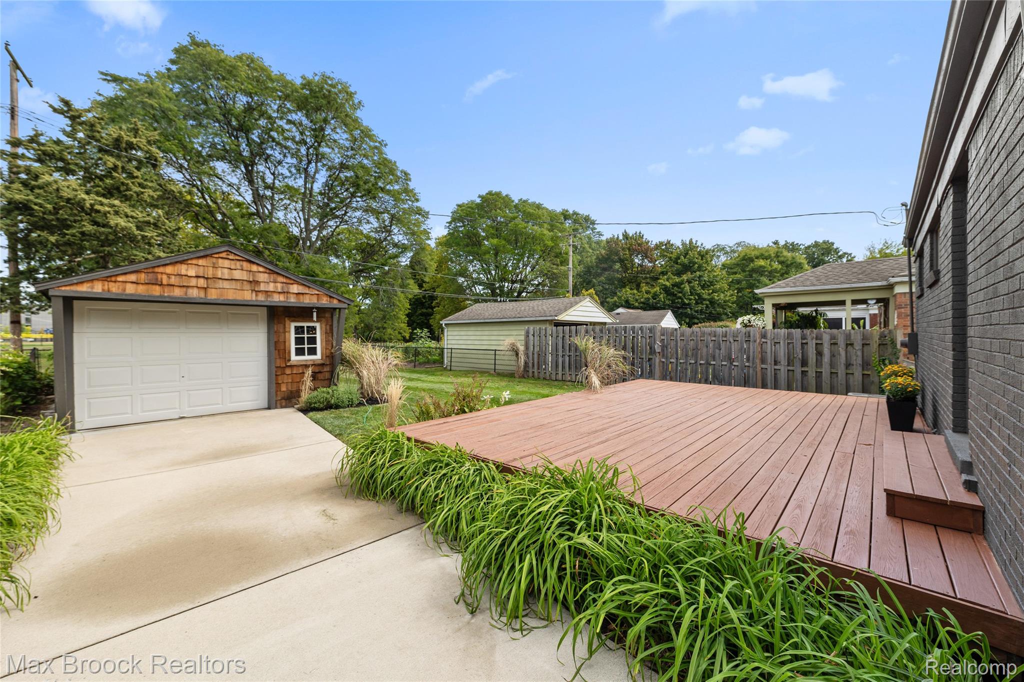 1563 CHELTENHAM Road