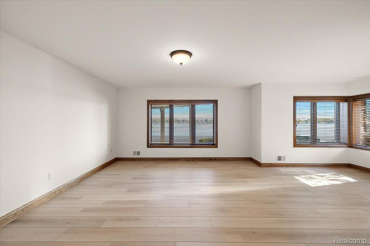 3705 N Riverview Terrace Terrace N