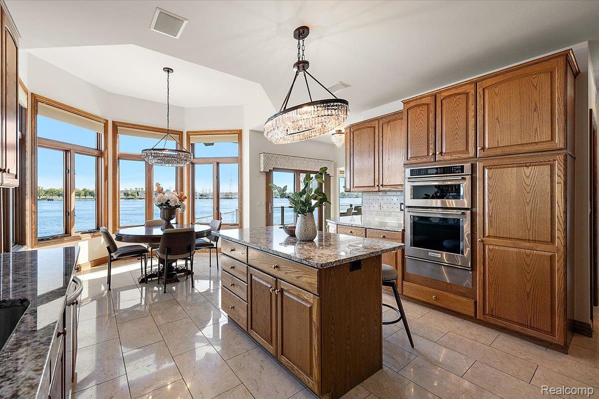 3705 N Riverview Terrace Terrace N