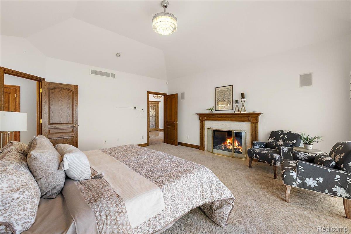 3705 N Riverview Terrace Terrace N