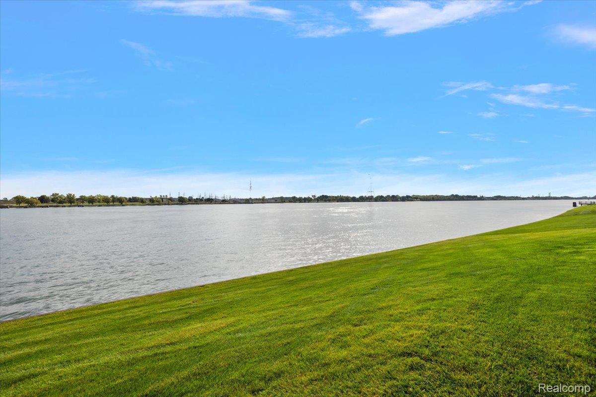 3705 N Riverview Terrace Terrace N