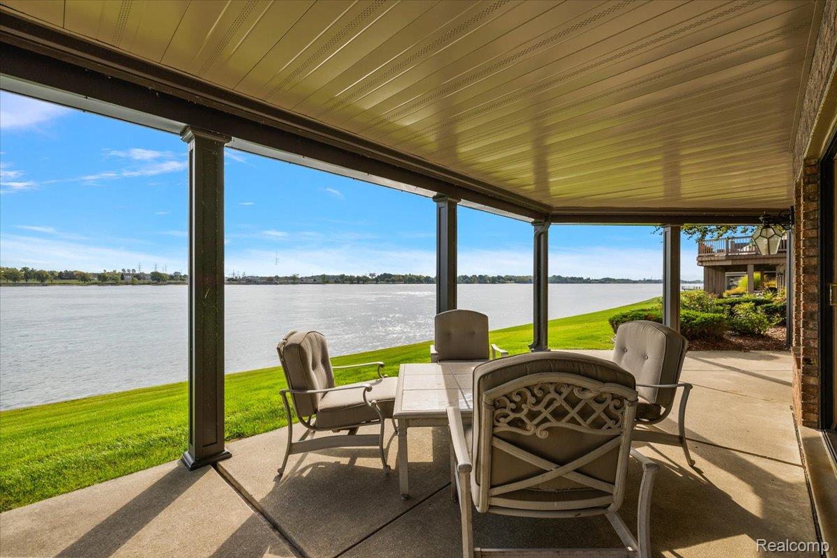 3705 N Riverview Terrace Terrace N