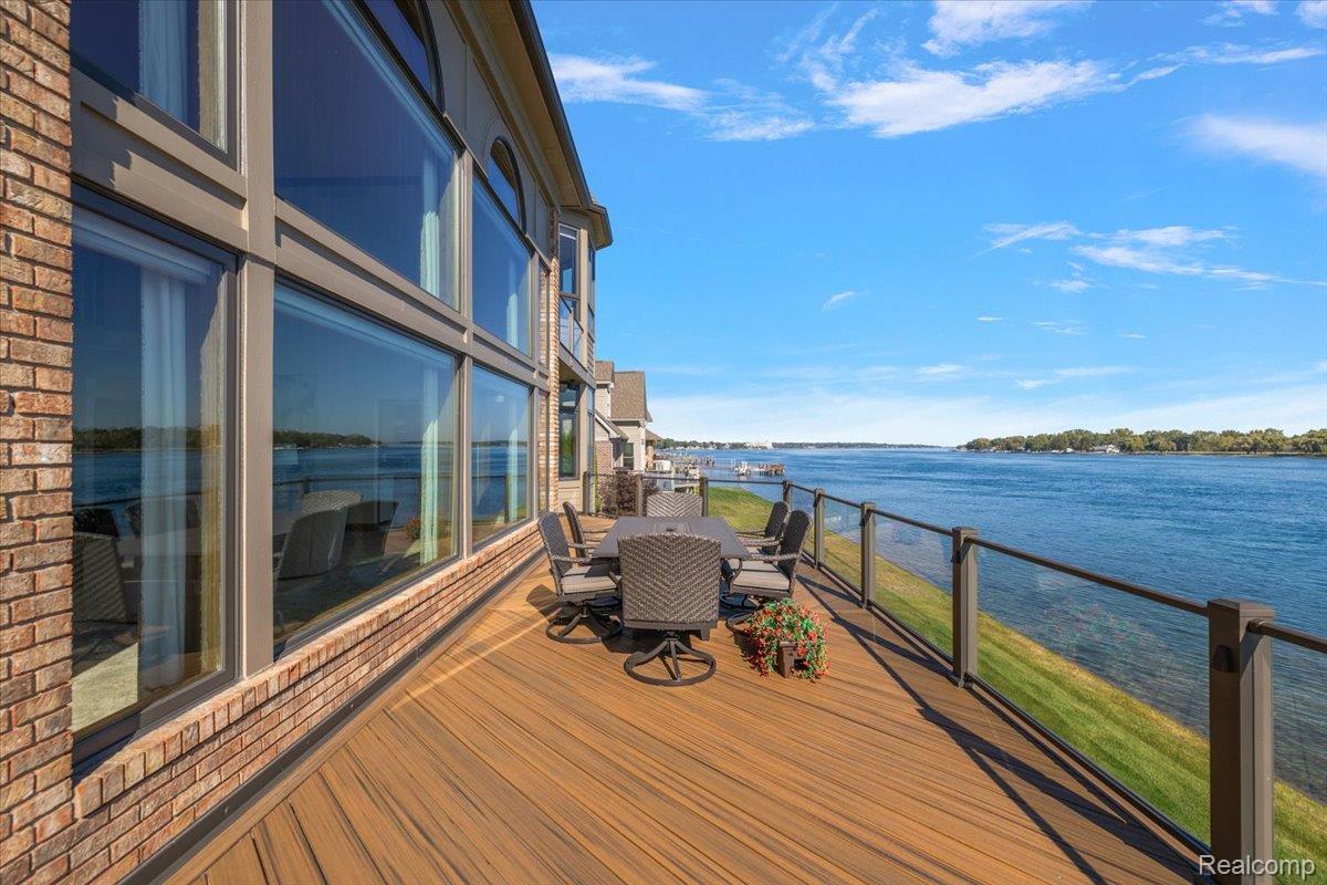 3705 N Riverview Terrace Terrace N