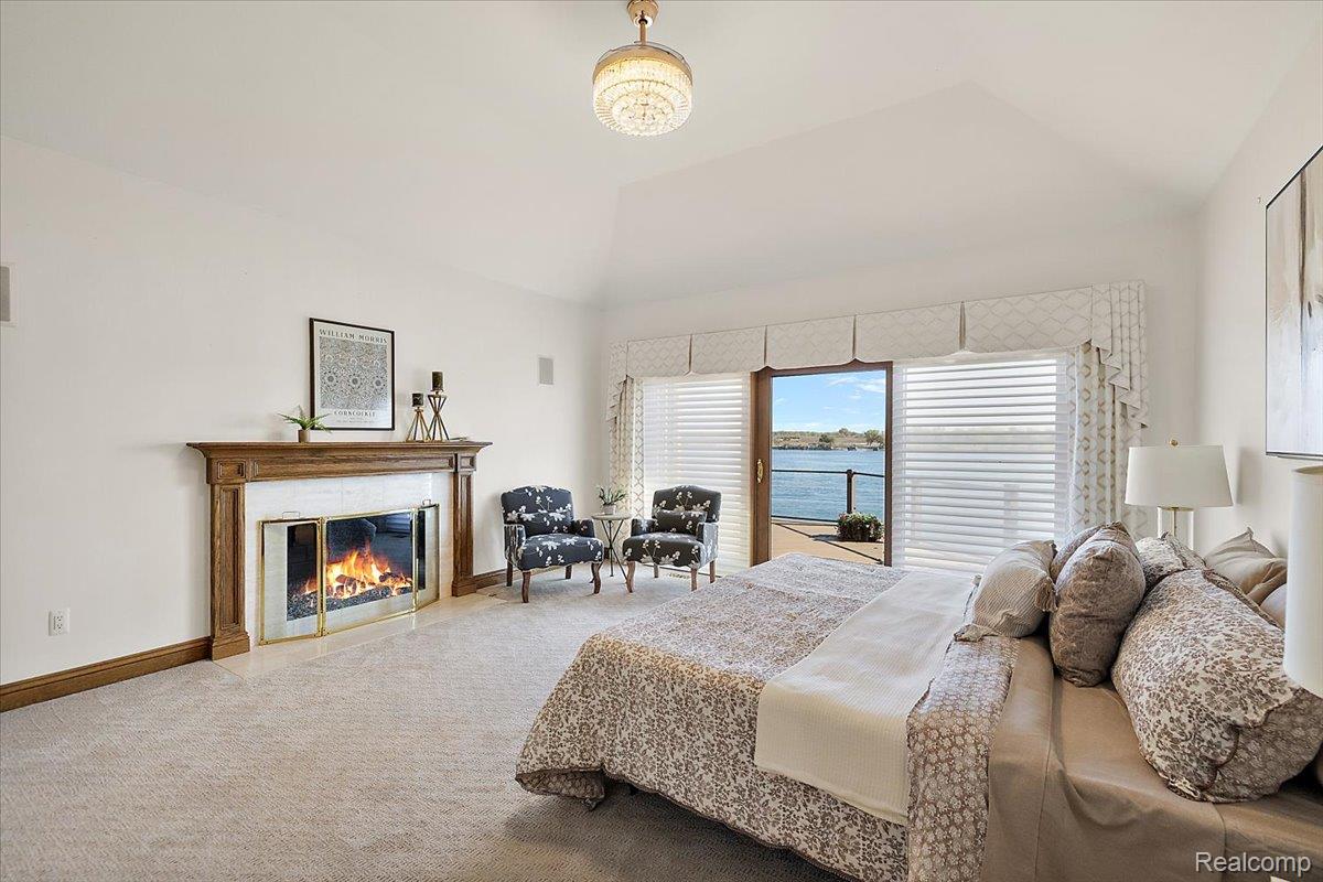 3705 N Riverview Terrace Terrace N