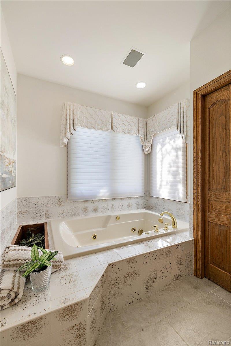 3705 N Riverview Terrace Terrace N