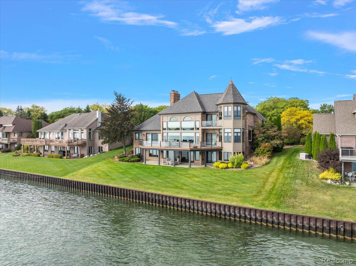 3705 N Riverview Terrace Terrace N