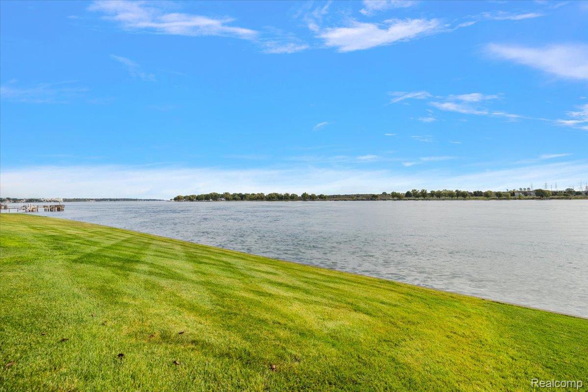 3705 N Riverview Terrace Terrace N