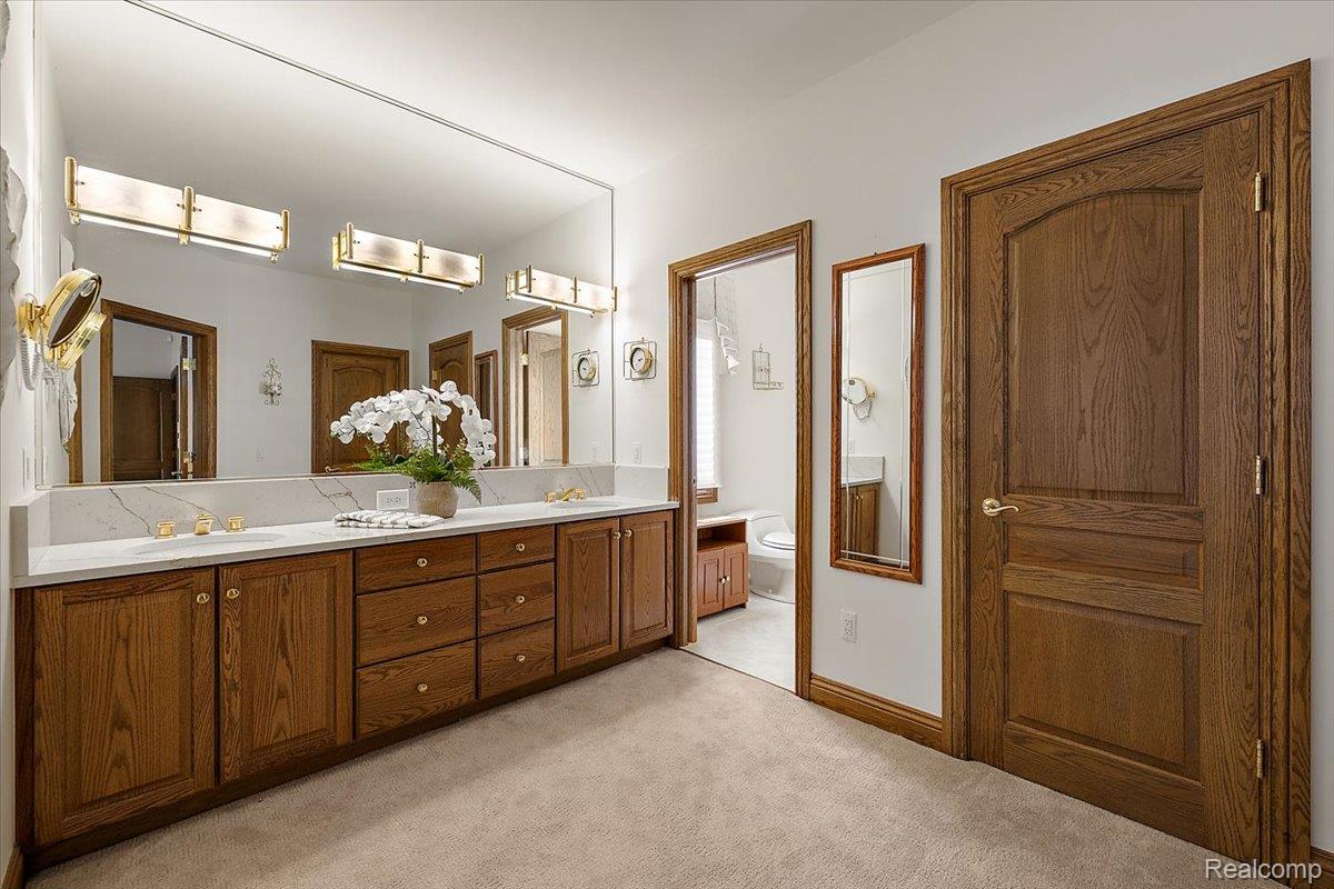 3705 N Riverview Terrace Terrace N