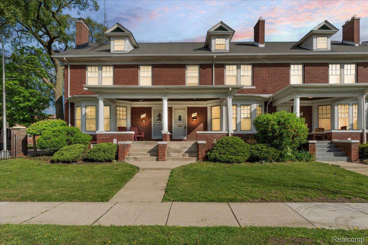 756 Delaware Street Unit: 27