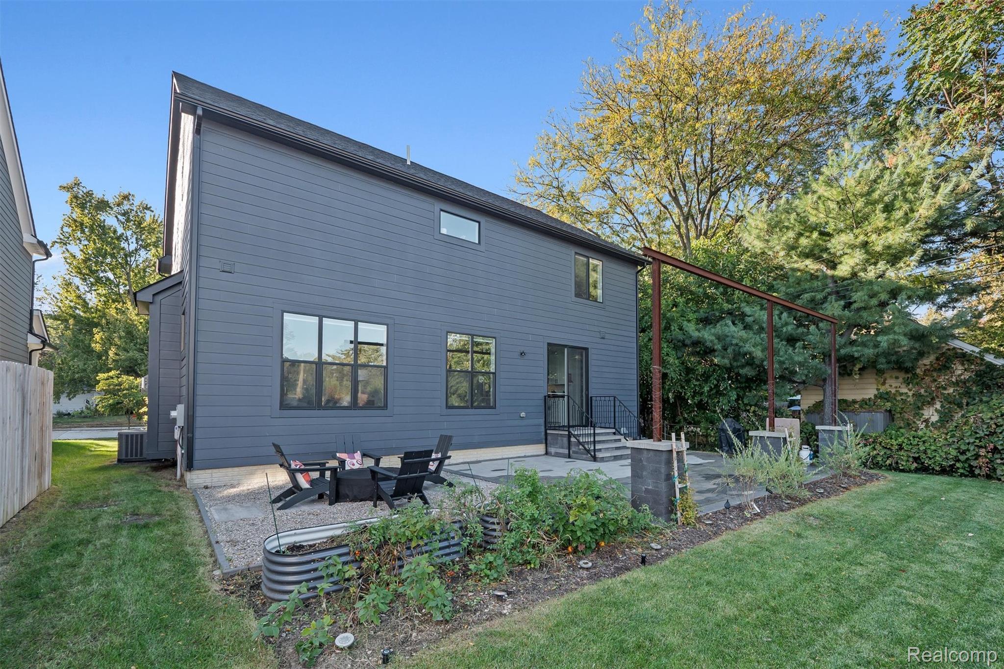 3910 Bellevue Avenue