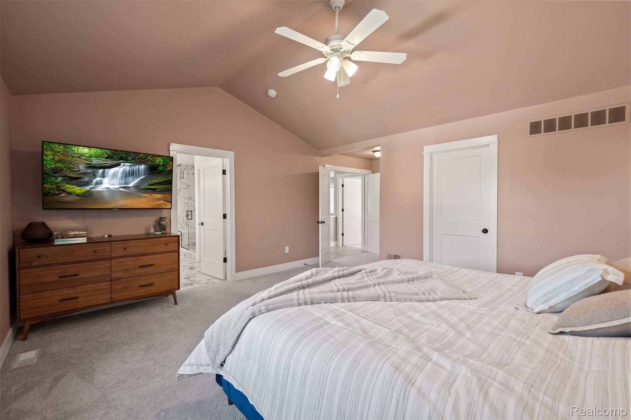 3910 Bellevue Avenue