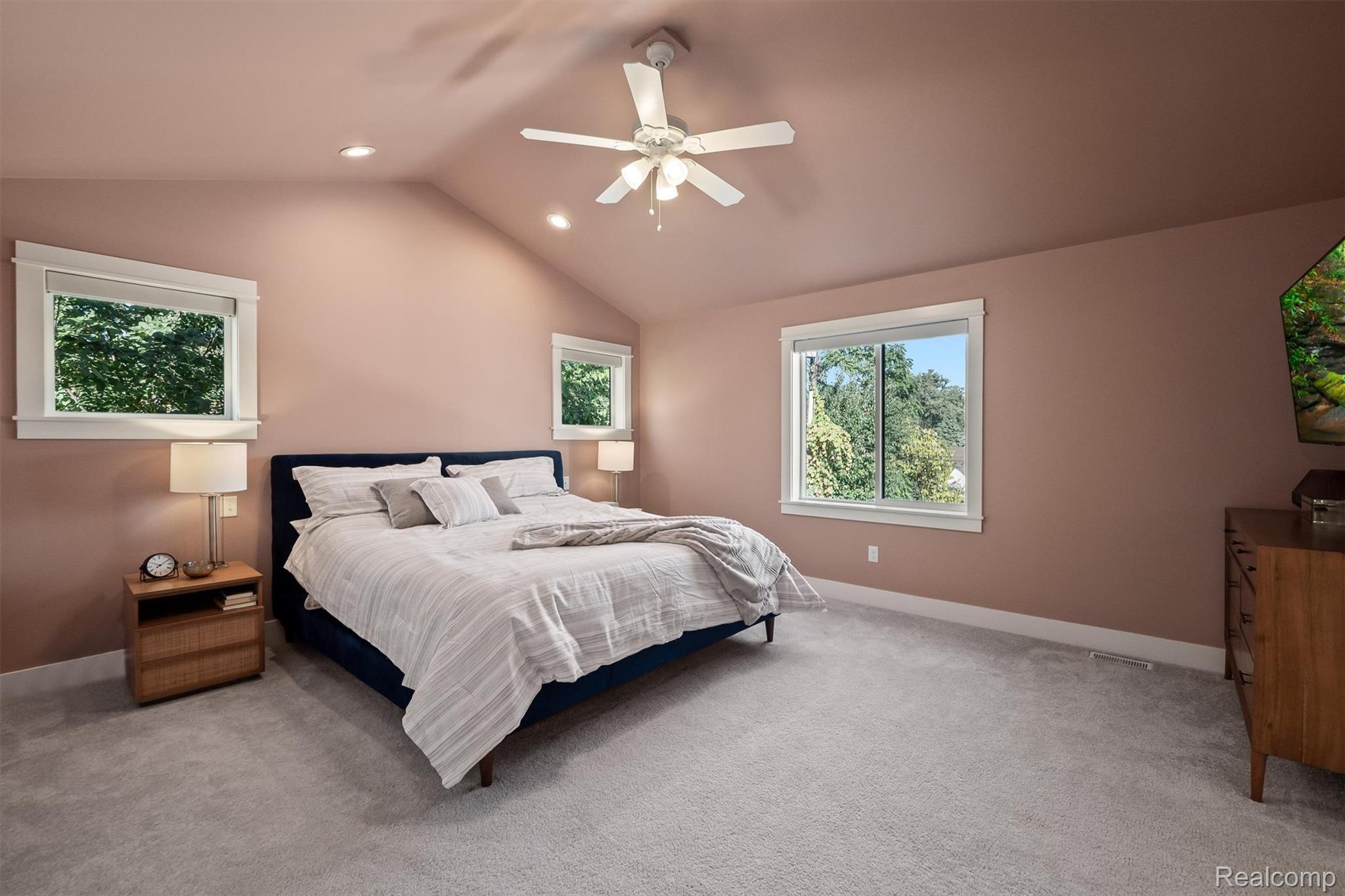 3910 Bellevue Avenue