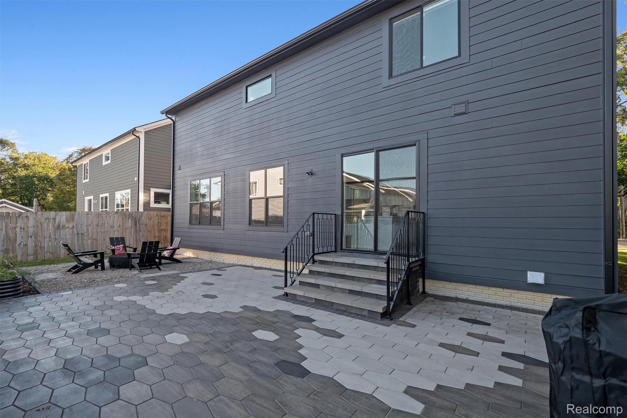 3910 Bellevue Avenue