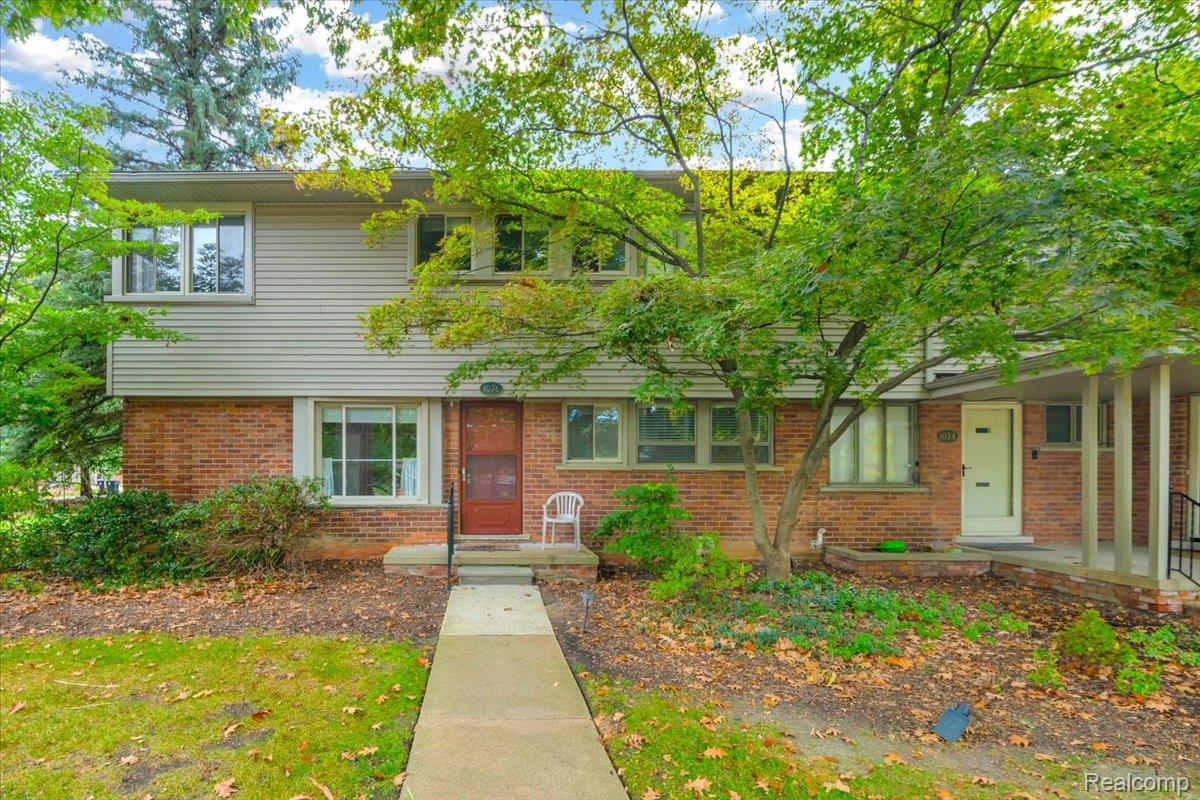 1076 Stratford Lane