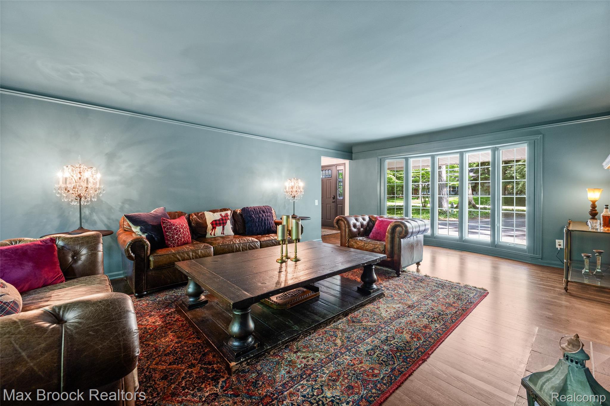 433 Whippers In Court