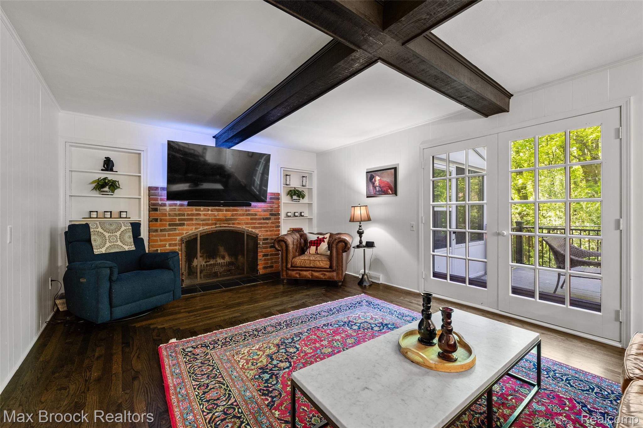 433 Whippers In Court