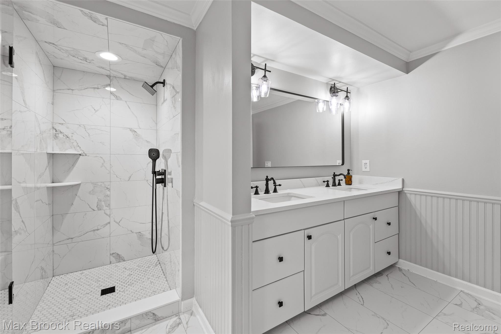 433 Whippers In Court