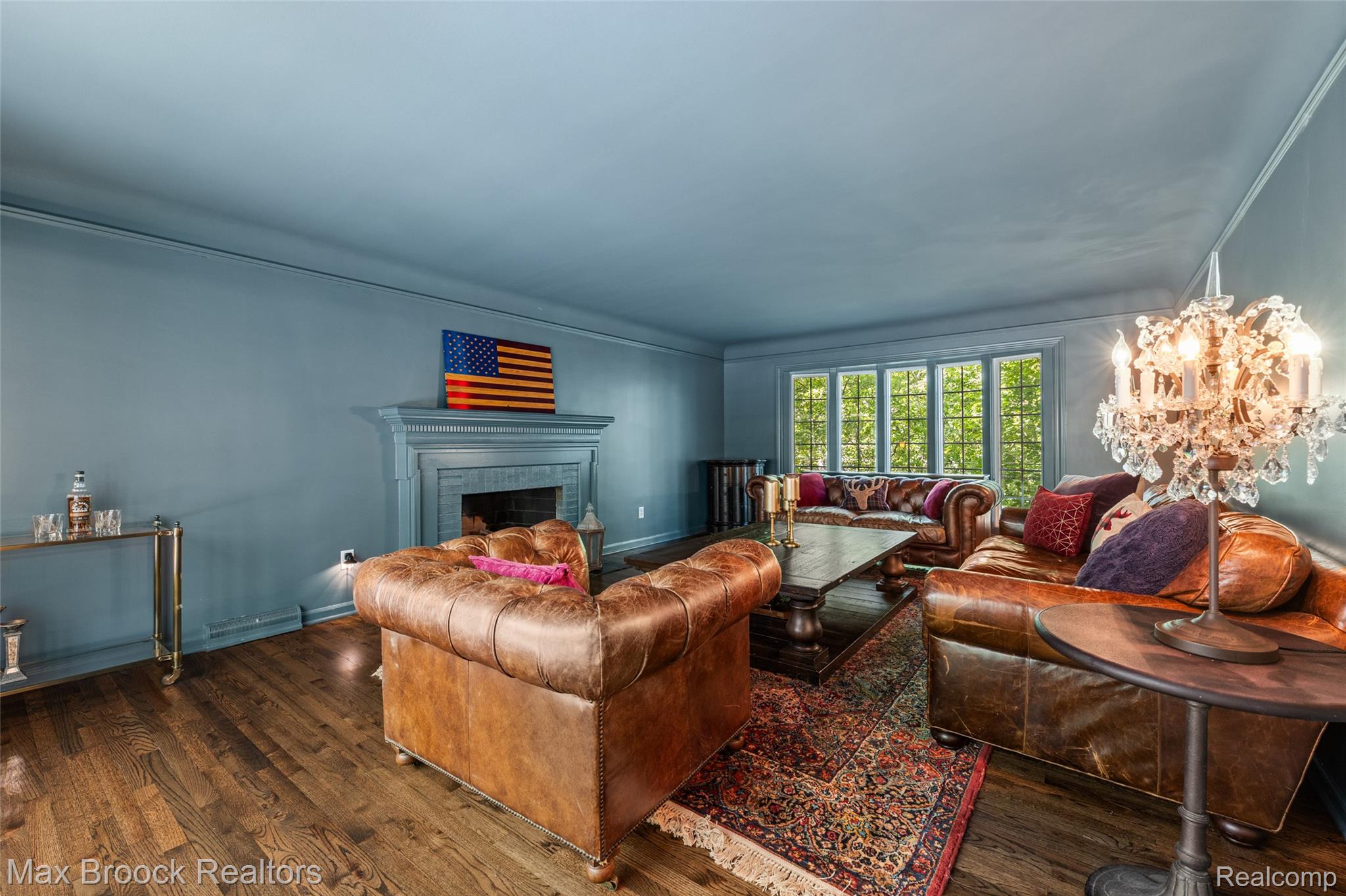 433 Whippers In Court