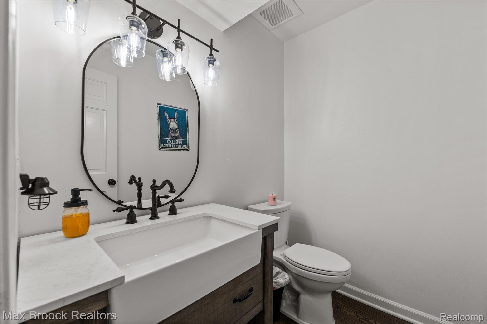 433 Whippers In Court