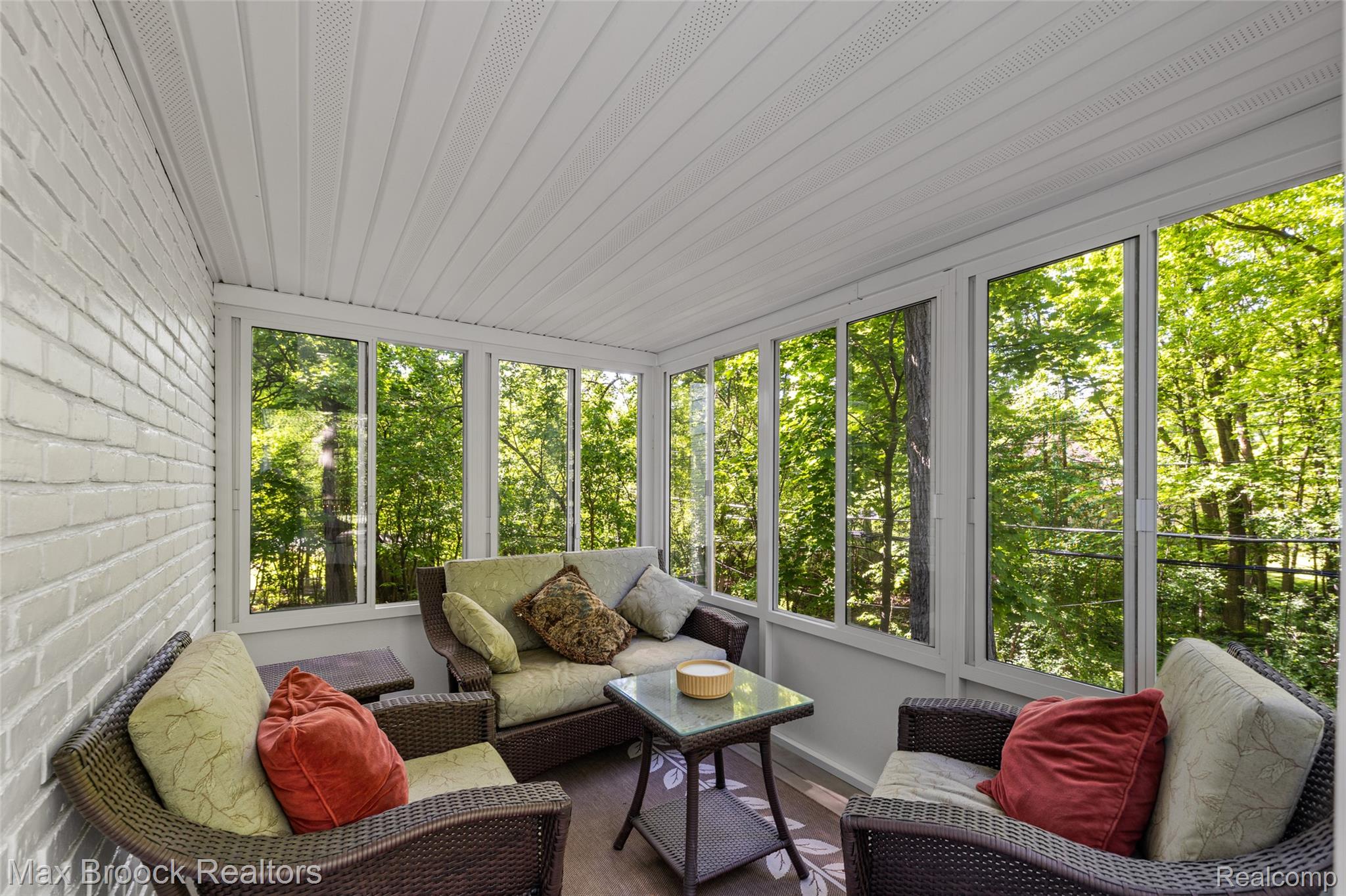 433 Whippers In Court