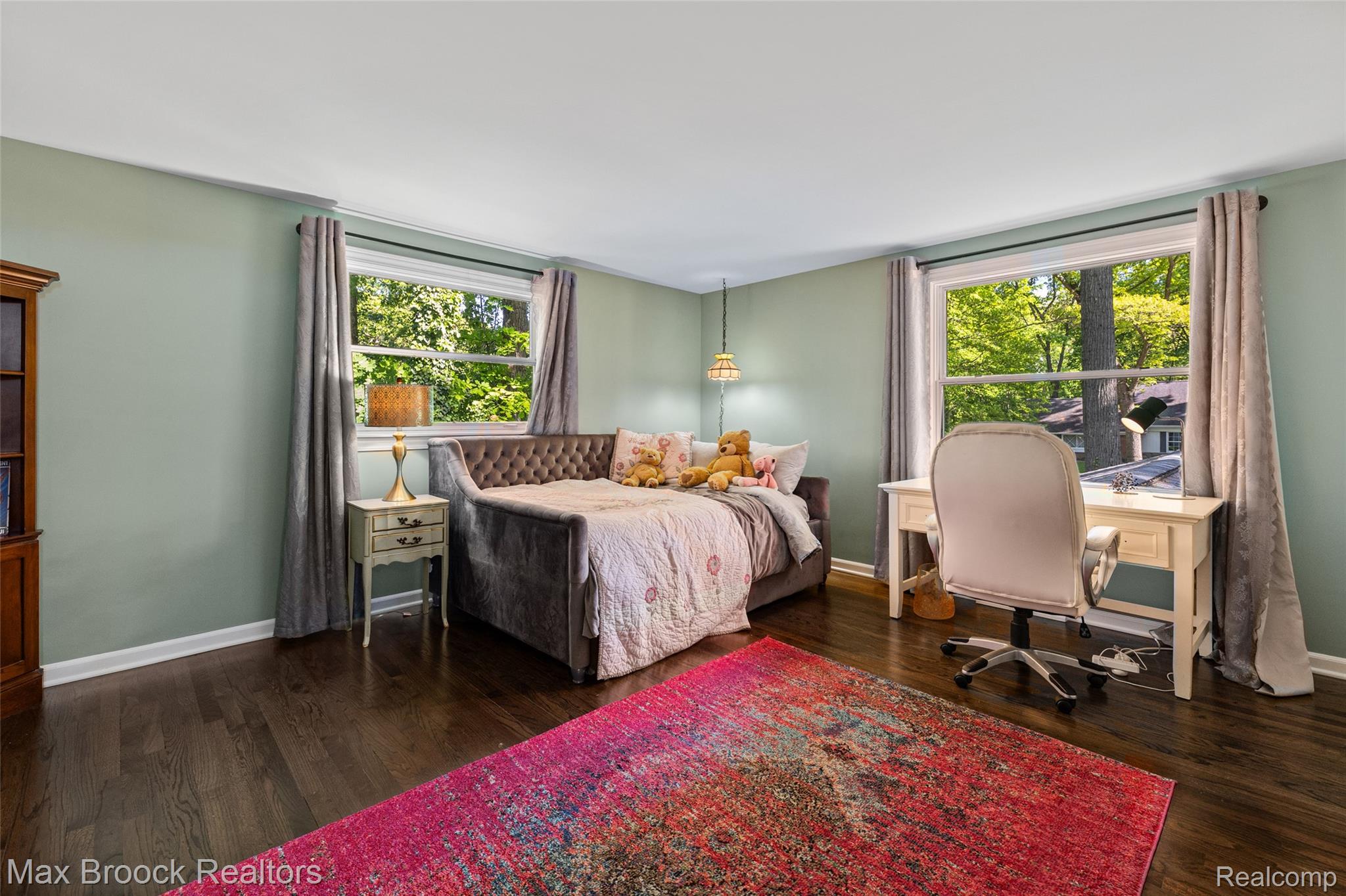 433 Whippers In Court