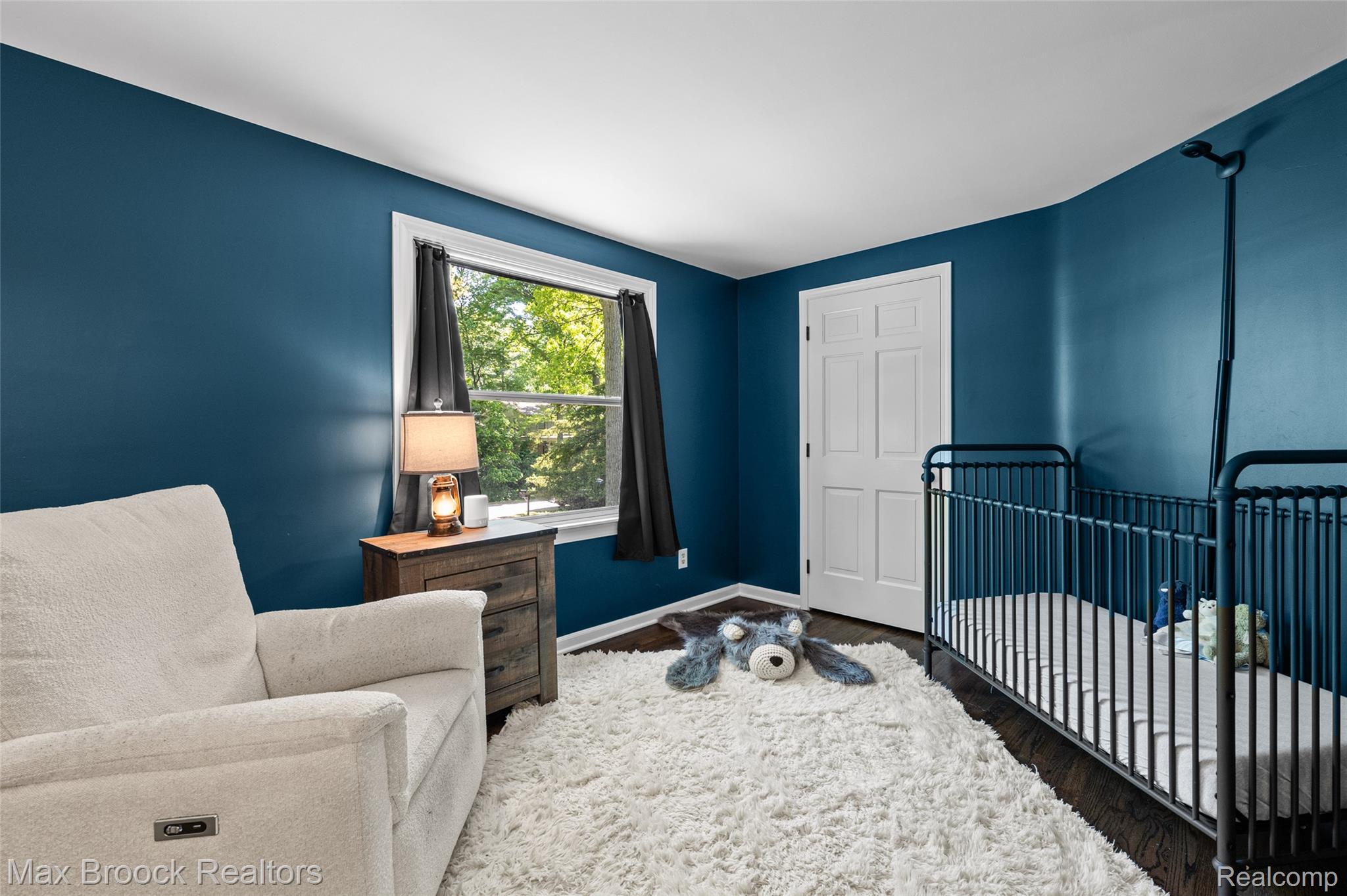 433 Whippers In Court