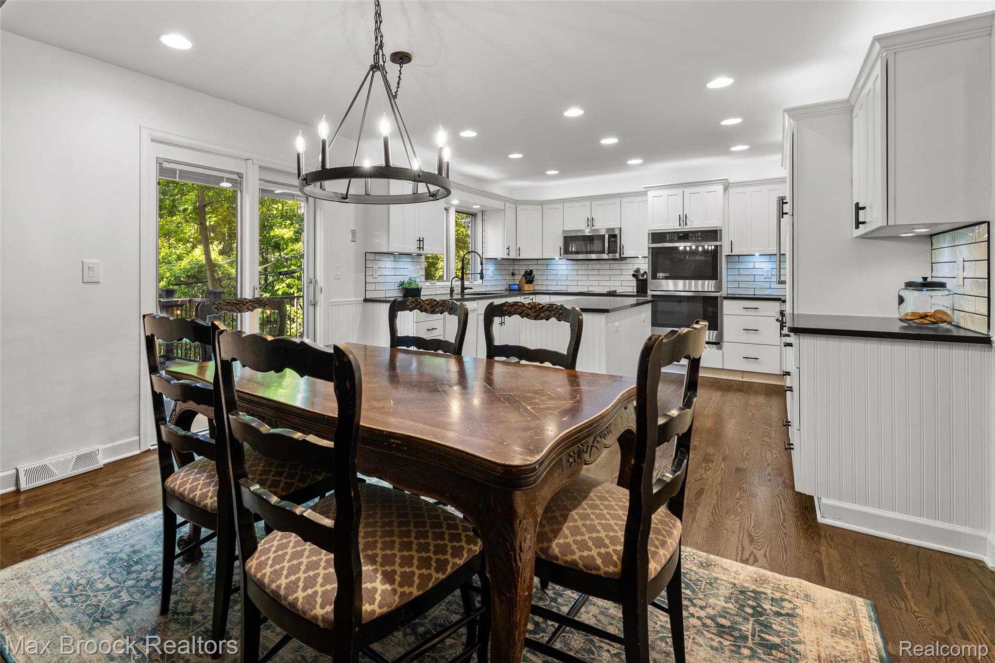 433 Whippers In Court