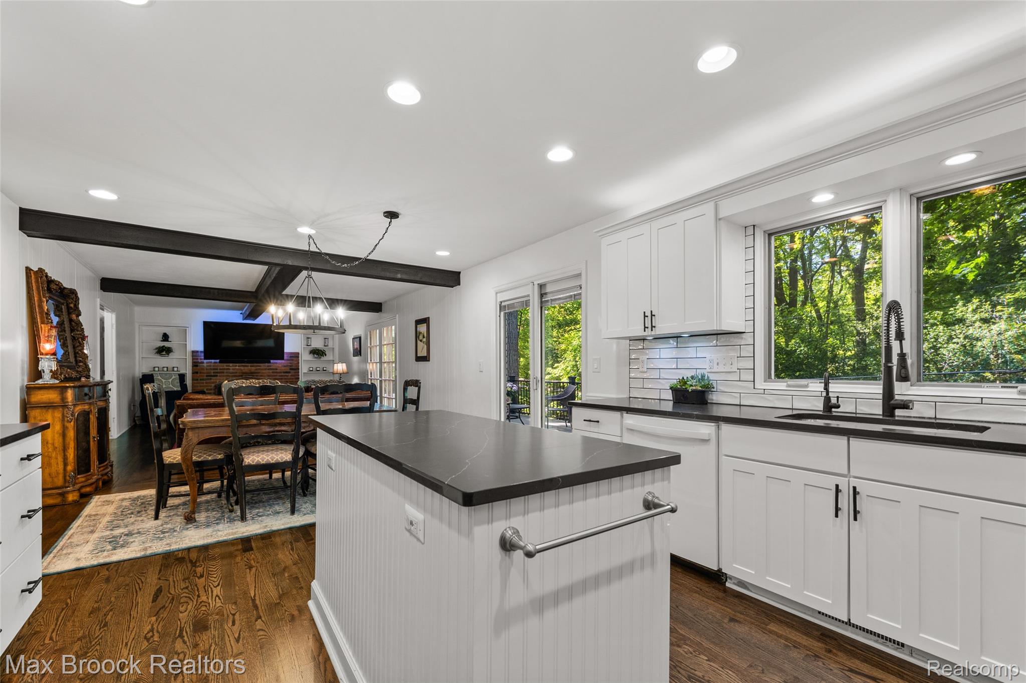 433 Whippers In Court