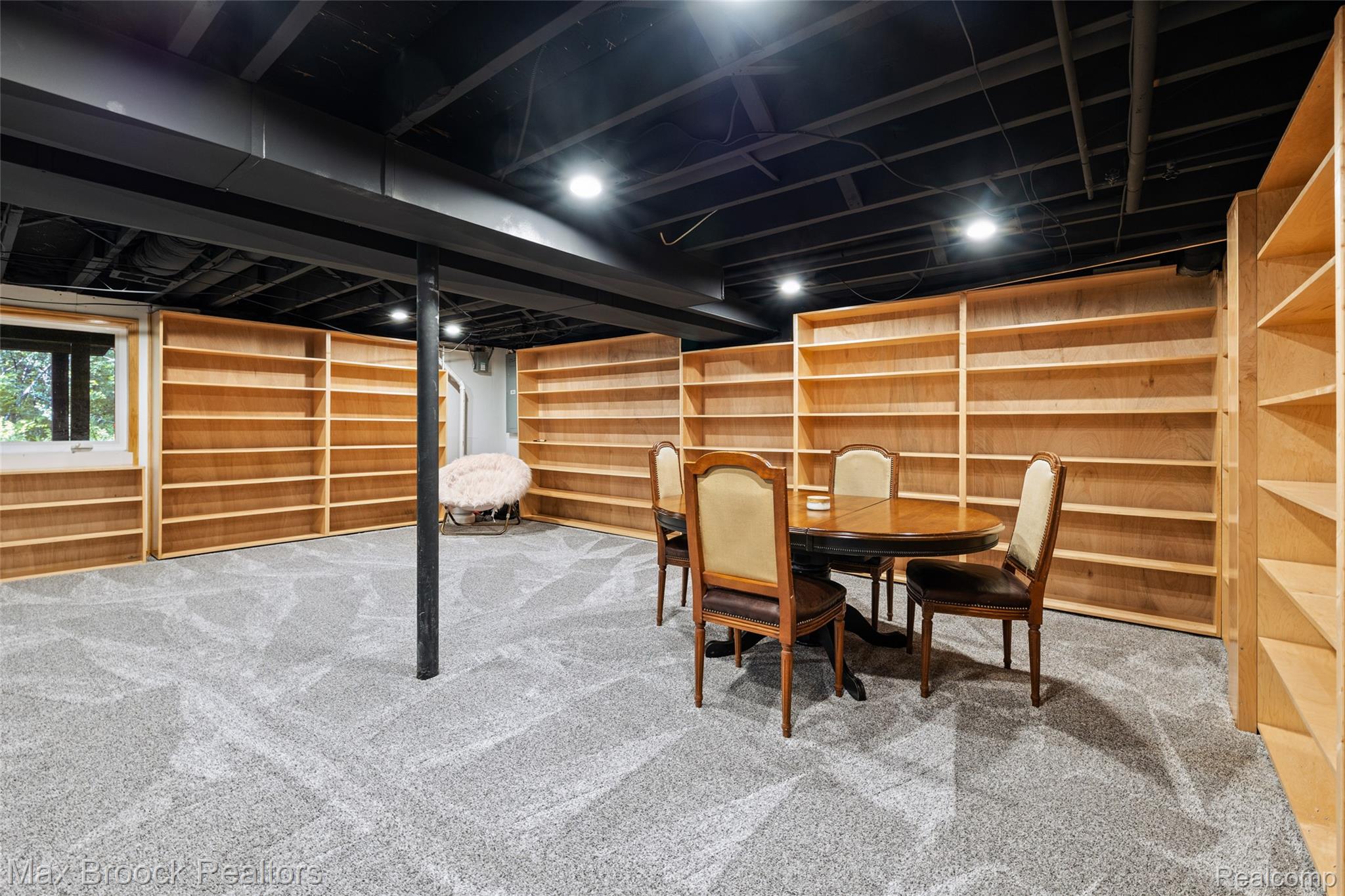 433 Whippers In Court