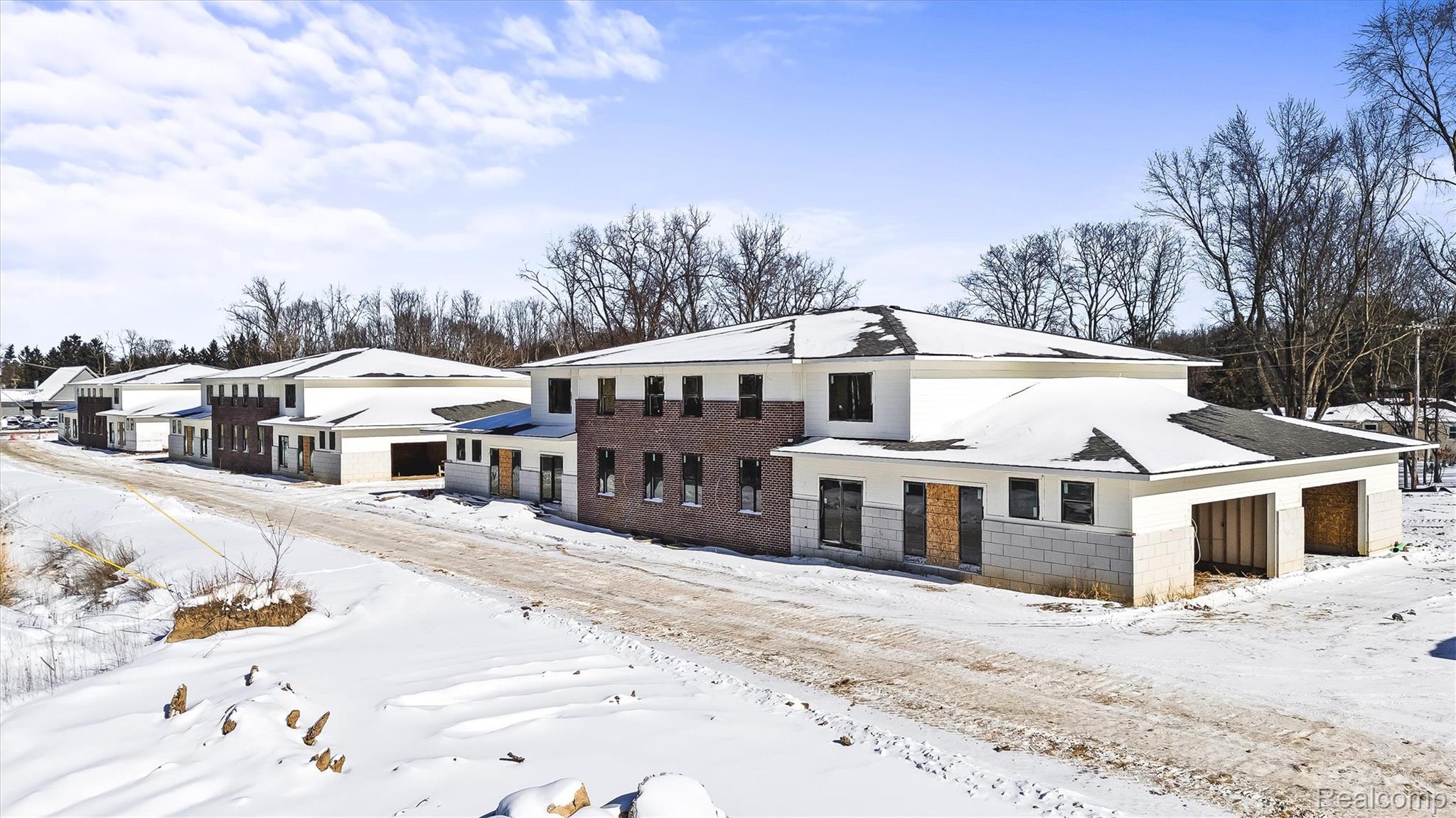122 E Clarkston Road