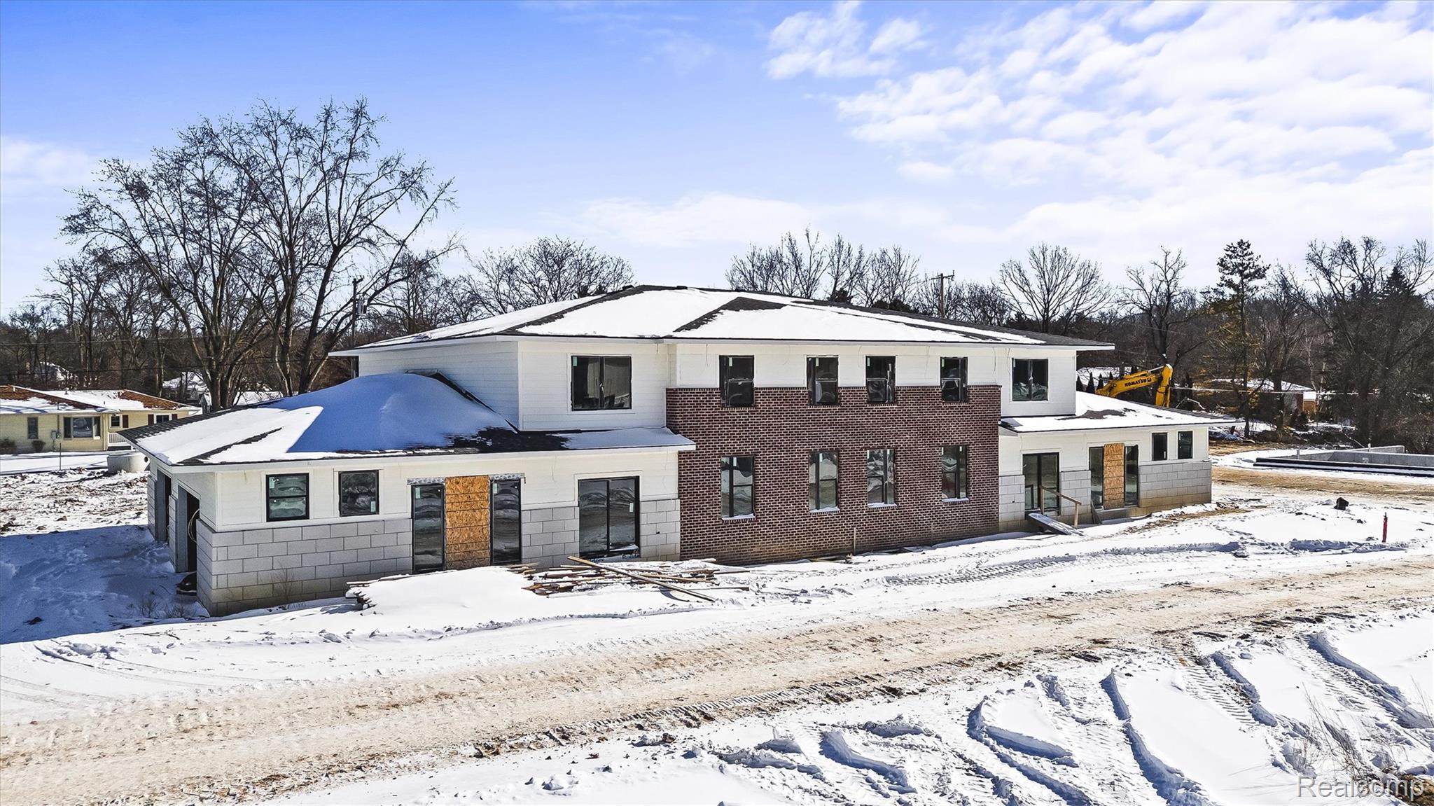 122 E Clarkston Road